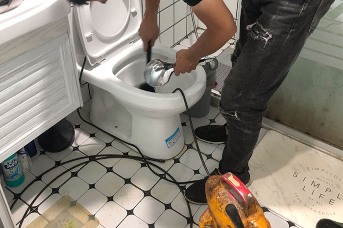 坡心镇马桶堵塞自己疏通还是找师傅?专业上门服务让你省时更省心